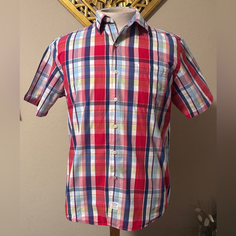 IZOD Red and Blue Plaid Button-Down Shirt Short-Sleeve Size Medium
